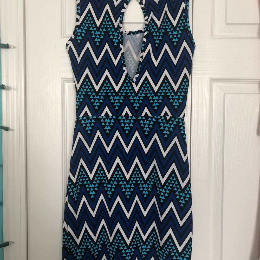 Pattern Bodycon Dress - Picture 3 of 3